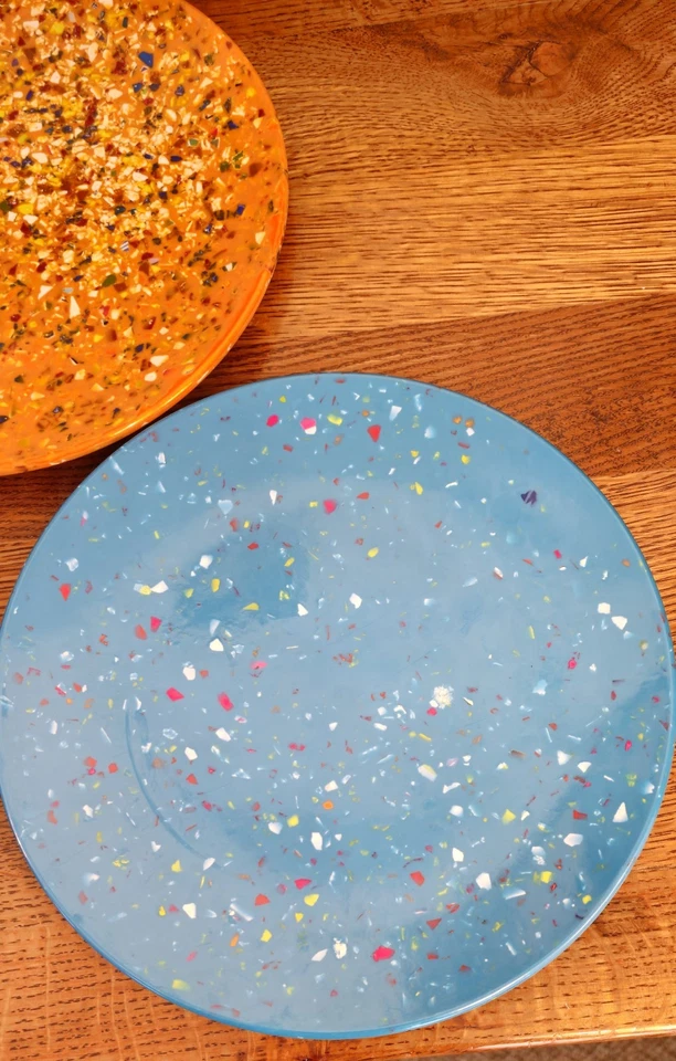 Platos "brillo" de melamina Zak - 2 naranja - 1 púrpura - 1 azul. 9" de diámetro  Foto 2 de 4