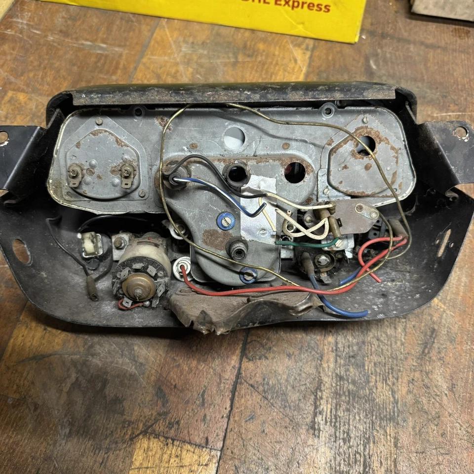 Tablero de instrumentos de gamuza Hillman Imp Singer Foto 3 de 4