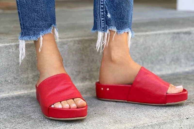 Beek osprey store slide sandals