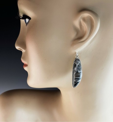 Sterling and White Buffalo Earrings - 第 3/5 張圖片