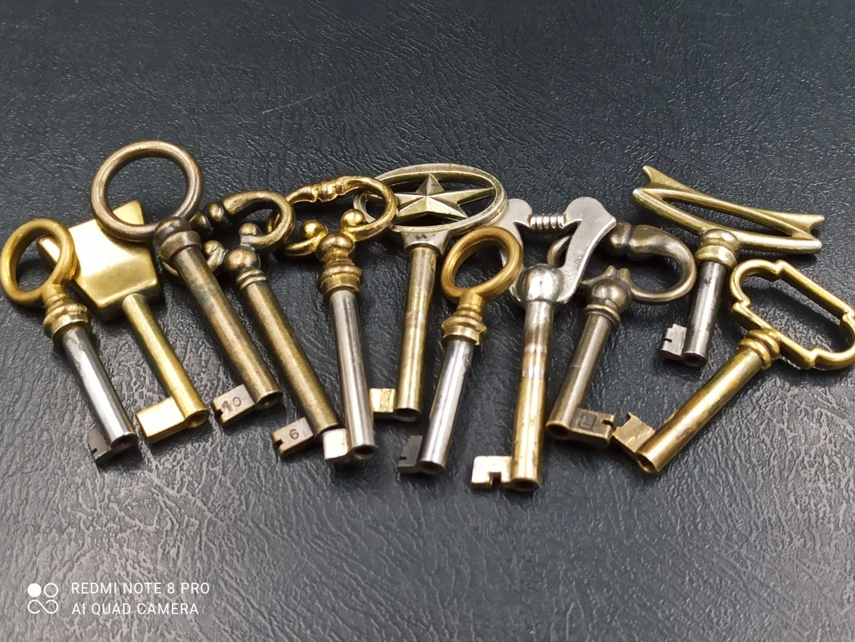 VINTAGE,Lot 11 anciennes clés,clef de meuble,commode,Buffet,placard,serrure,key - Photo 2/4
