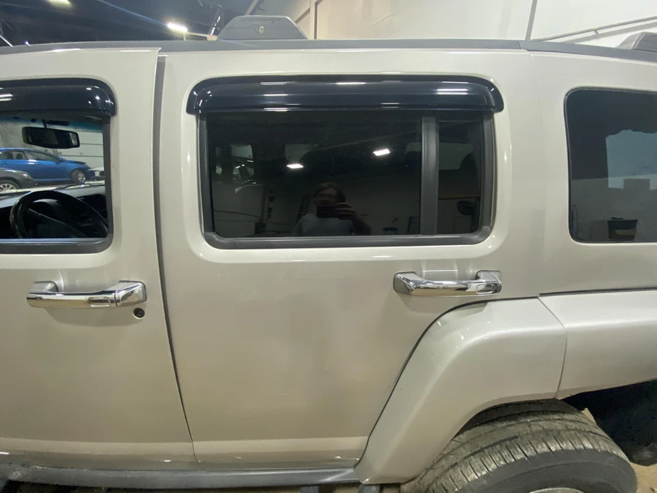 Used Rear Left Door Assembly Rear Side fits: 2009 Hummer H3 L. w/child safety lo Foto 3 de 4