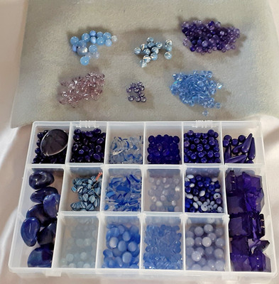 RESTPOSTEN BLAUE PERLEN GLAS ACRYL GEMISCHTE FARBEN GEMISCHTE FORMEN/GRÖSSEN GEBRAUCHT/NEU KARTON 1
