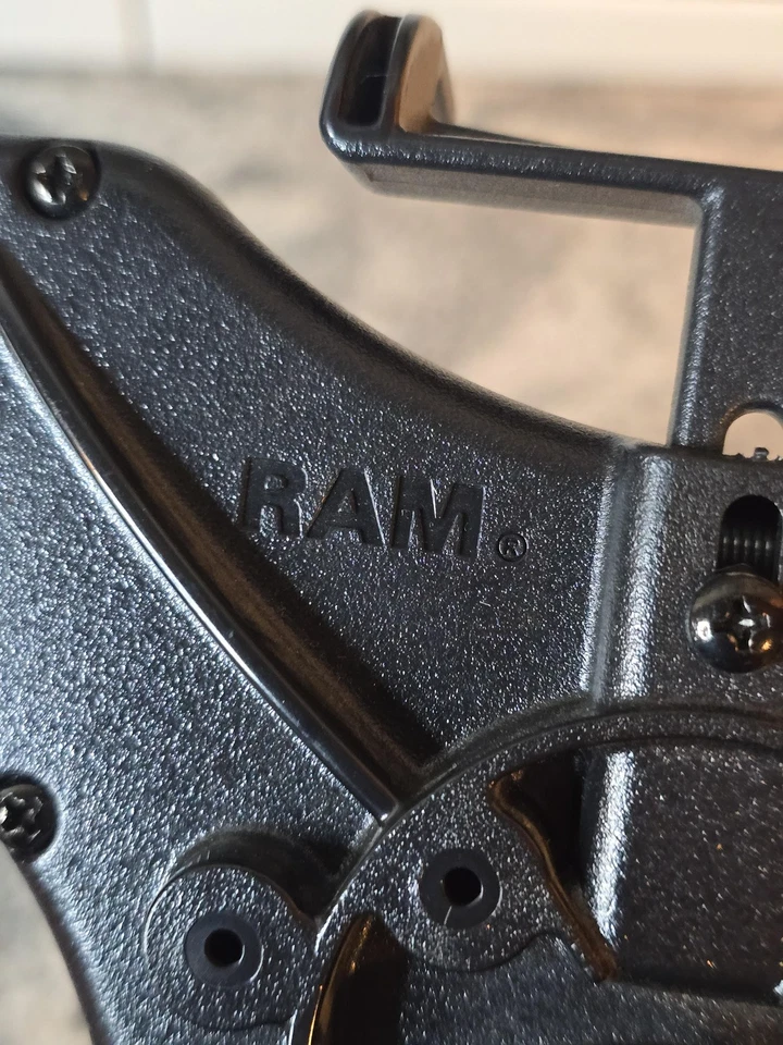 Soporte para tableta con agarre X RAM con bola de 1 pulgada tamaño B ajuste universal negro Foto 3 de 4