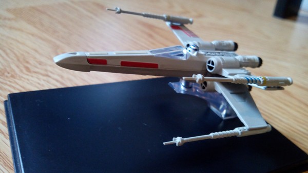 FIGURA MAQUETA NAVE CLÁSICA X-WING DE STAR WARS