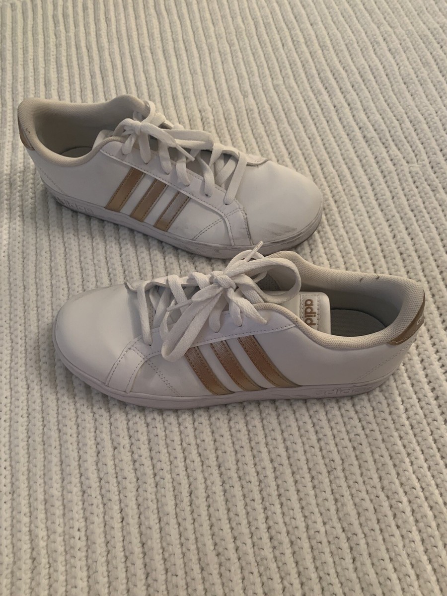 Men's Youth Size Adidas White w/ Rose Gold Trim Sneakers, Pre-Owned - Main Image