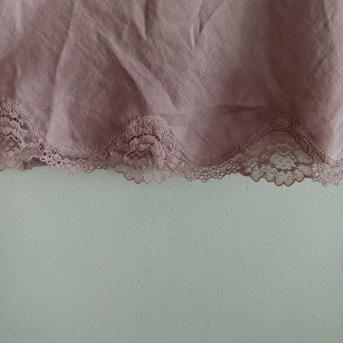 Victoria's Secret Lace Trim Tank Top Size XS V Neck Satin Coquette Y2K - Picture 3 of 6