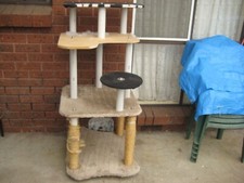 cat scratching post on wheels now  dismental  for easy store