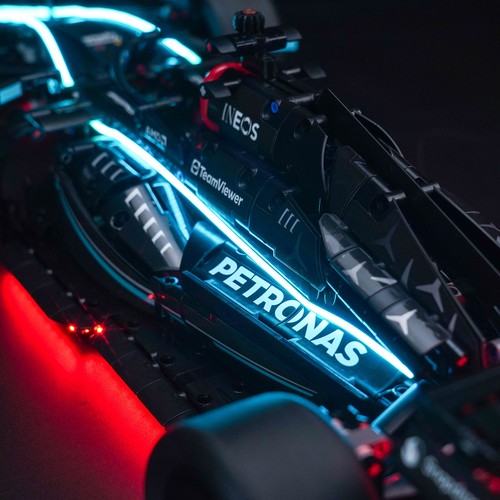 Kit de luz LED BrickBling para LEGO Technic Mercedes-AMG F1 W14 E 42171 (Estándar) - Imagen 8 de 14