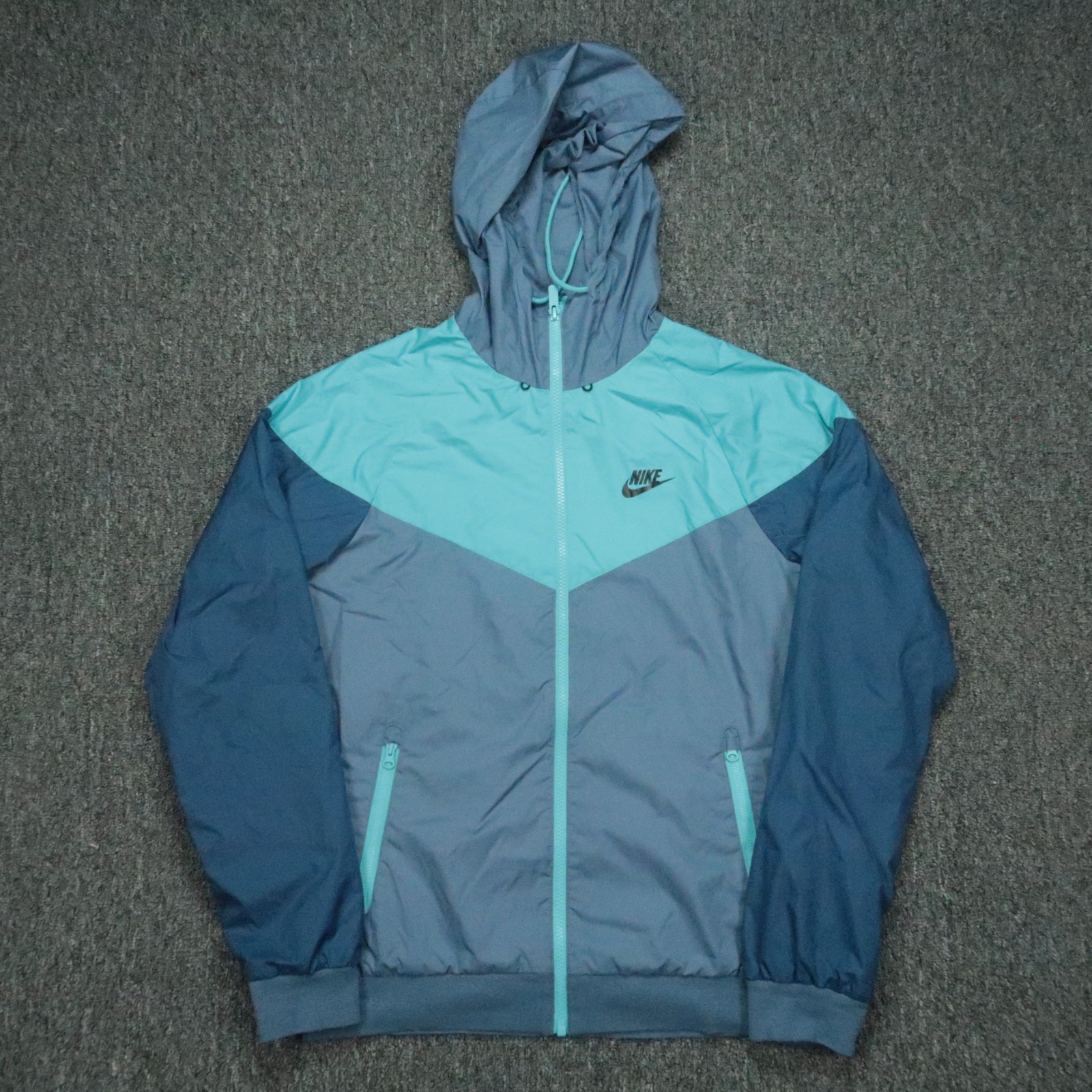 SACAI X NIKE Giacca a vento Nike uomo piccola blu windrunner con cappuccio zip intera colorblock