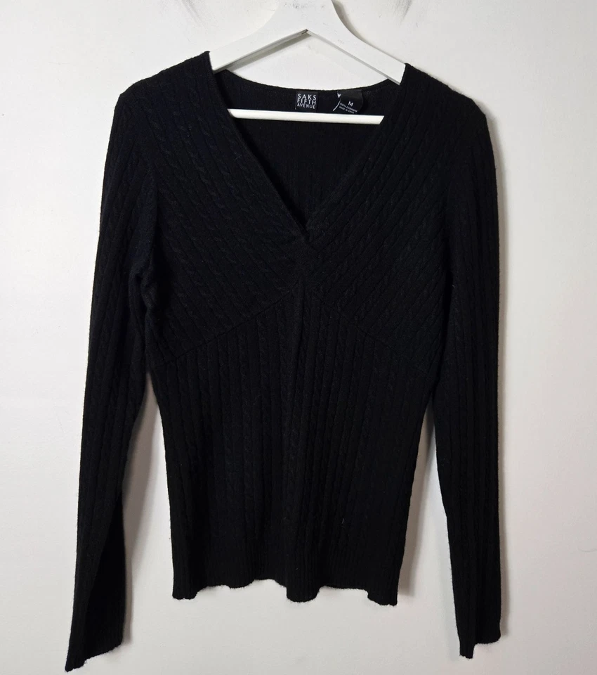 Suéter negro tejido con cable 100 % cachemir talla M de Saks Fifth Avenue cuello en V Foto 4 de 4