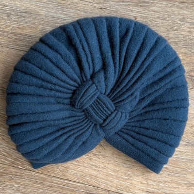 Einteiler mittelblau gefüttert Plissee feine Wolle Turban Stil Mütze Made in Italy