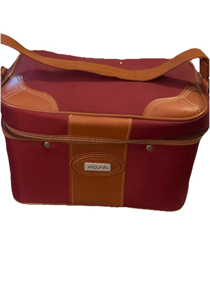 复古 JAGUAR 栗色红色火车盒化妆包 — 第 3/4 张图片