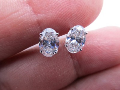 2 Karat IGI-zertifiziert ovale Form D VS1 im Labor gezüchteter Diamant Ohrstecker 14 Karat Gold