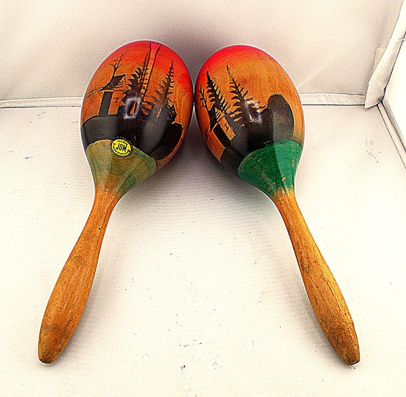 CALIDAD Professional MARACAS (2), one pair, made in Mexico, 10"x 4" beautiful !