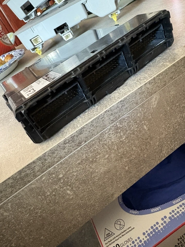 Módulo de control informático vehículo híbrido Toyota Prius 2016-2021 89981-47C30 OEM 16 Foto 3 de 4