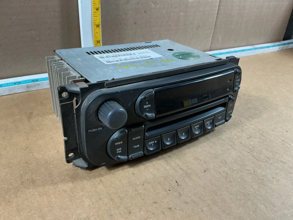 Chrysler Town & Country 2003-2007 receptor de radio reproductor de CD P05091506AF OEM Foto 2 de 4