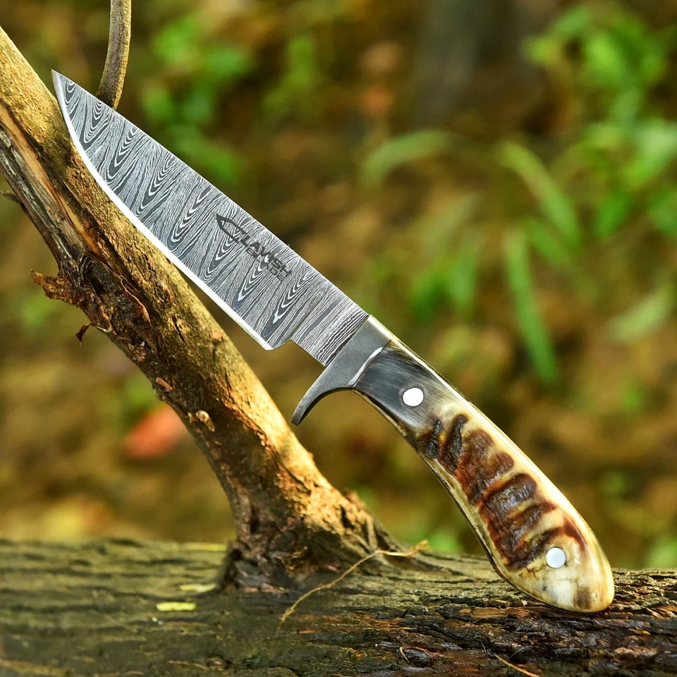 Cuchillo de caza Bowie Bushcraft Damasco hecho a mano mango de cuerno de oveja con funda Foto 3 de 4