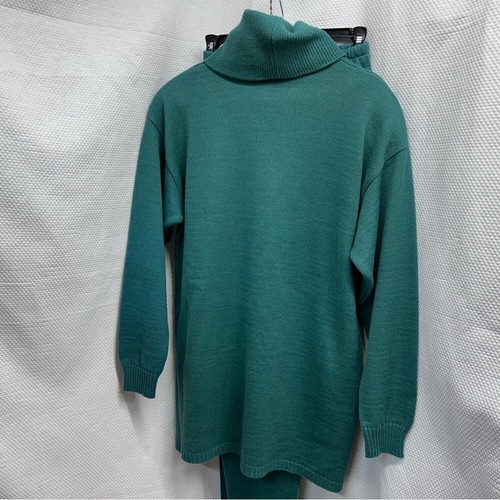 Linda. Lundstorm of Canada 2pc sweater & pants Large top, Medium pants Green - Picture 3 of 9
