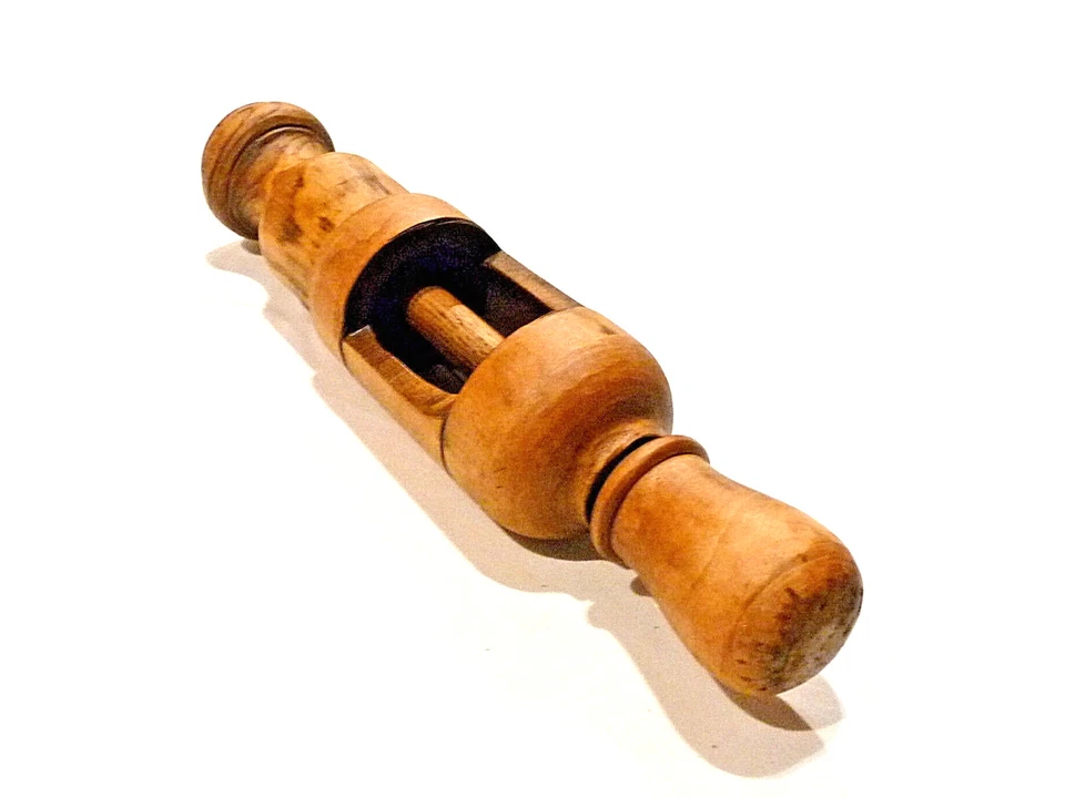 Outil ancien très beau bouche bouteille en bois XXème no 6 - Photo 2/3