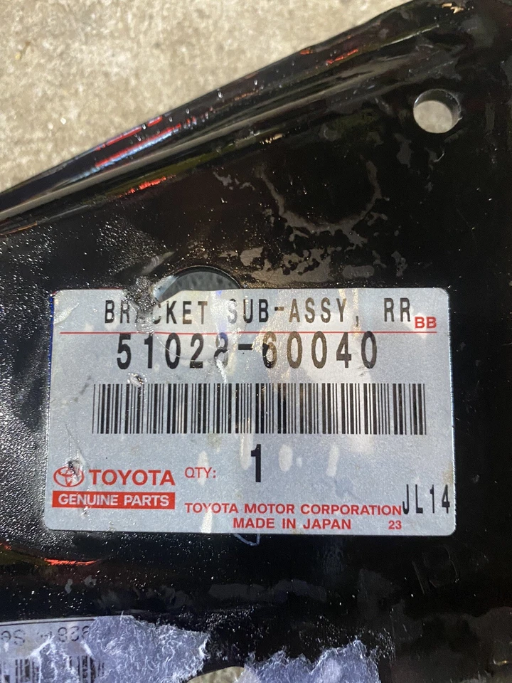 Toyota 4Runner Lexus GX460 51028-60040 OEM Novo Suporte de Para-choque Traseiro Montagem Esquerda - Imagem 2 de 3