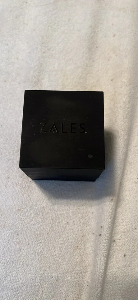 1/10 CT T.W. Bypass de marco cuadrado de diamantes en oro blanco de 10 k Foto 2 de 4