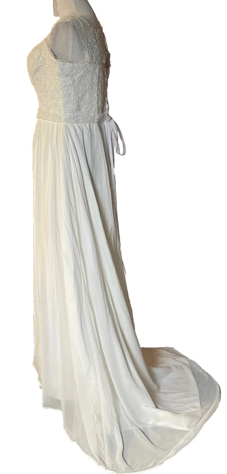 Floral Laced Wedding Gown 12 Off White Back Corset Train Built In Bra Whimsical - Image 3 of 4