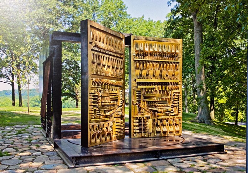 STORM KING  Art Installation  - Armaldo Pomodoro  - Postcard - Pietrarubbia