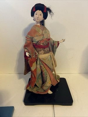 Vintage mehrfarbige chinesische ethnische Stoffpuppe auf Holzsockel ca. 12 cm