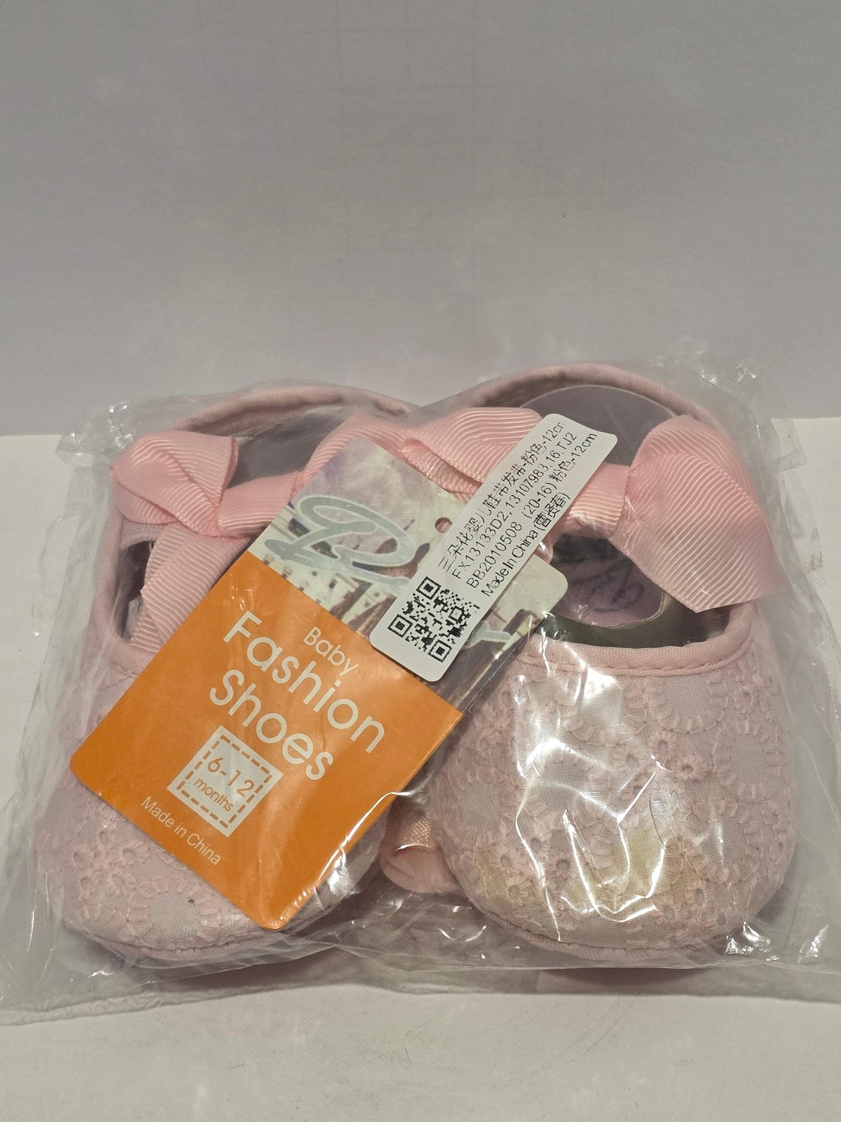 &ndash; Pink Lace Crib Shoes With Ribbon Bow