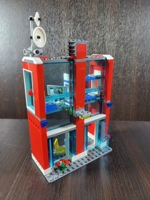 Lego City Set #7208 - Fire Station Released in 2010, 100% Complete w/Manuals
