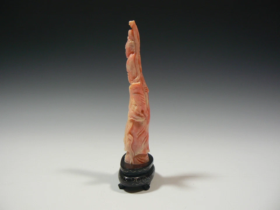 Antiguo coral tallado chino Kwan Yin y loro con incrustación de alambre base de madera Foto 4 de 4