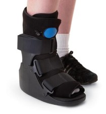 Medline Deluxe Pneumatic Ankle Walkers, Short, Size M, Each