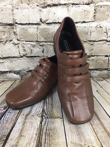 ecco light shoes brown