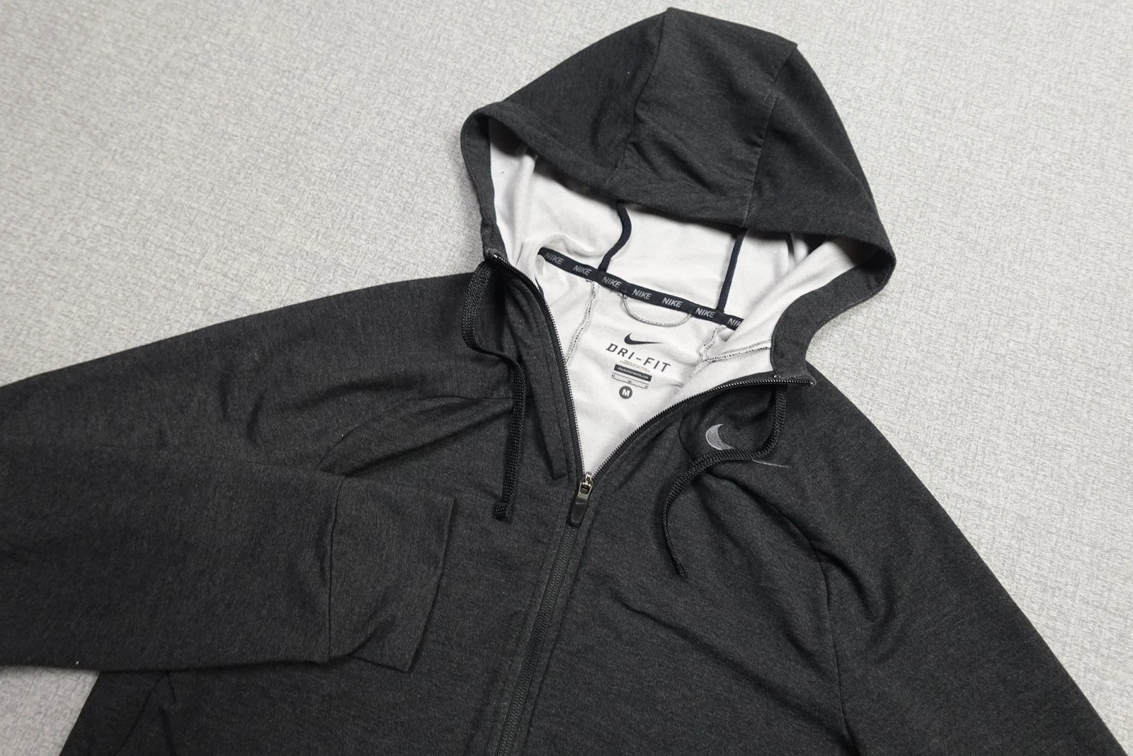 Nike Dri Fit Sweatshirt Mens Medium Gray Full Zip Hood Athletic Stretch Work Out
Opens in a new wind