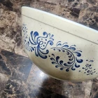 VTG PYREX 403 HOMESTEAD BLUE & TAN SPECKLED MIXING BOWL  2 1/2 QT NESTING
