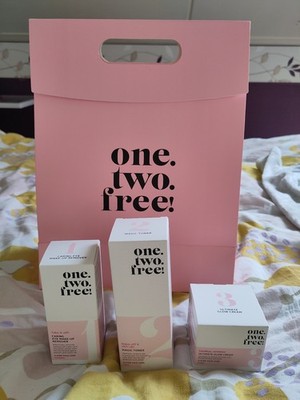 Damen Kosmetik One two free Set glow cream magic toner eye make-up remover neu