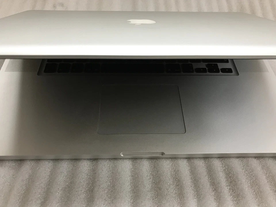 Apple MacBook Pro A1297 17" Laptop - MB604B/A (January,2009) - Image 2 of 4