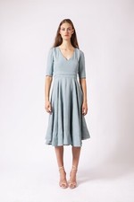 Vestito azzurro con scollatura