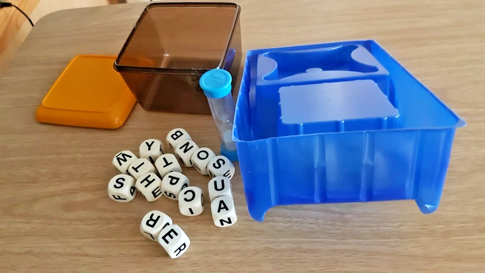 VINTAGE BOGGLE 1985 PARKER. COMPLETE, GOOD CONDITION. REPLACEMENT 3 MINUTE TIMER - Image 3 of 4