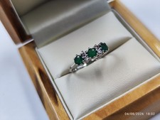 Excellent Condition 9ct White Gold Ring With Emerald & Diamond Size J/2