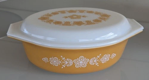 Vintage Pyrex 045  Butterfly Gold 2.5 QT Oval Casserole Dish With Lid Ovenware