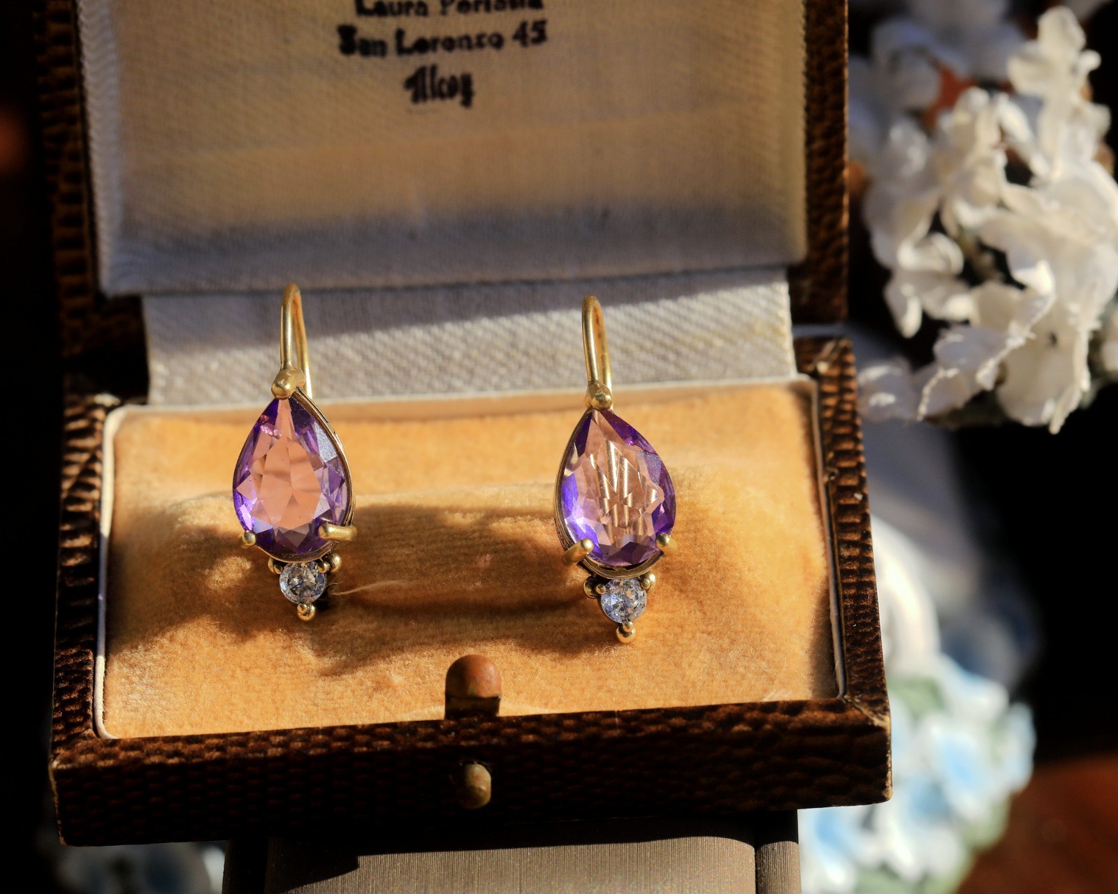 Boucles d'oreilles goutte mauve SB4 parfaites pour un cocktail ou le bureau