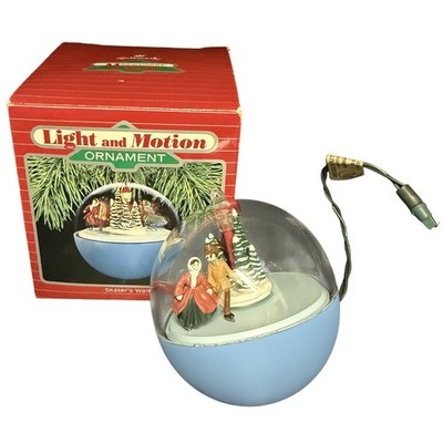   VTG 1988 Hallmark Skater s Waltz Magic Light Motion Ornament Box Xmas Decor