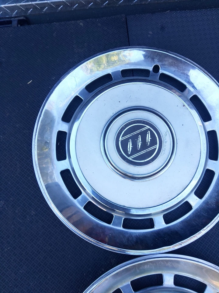 Juego de cuatro tapacubos Ford Granada Mercury Monarch 1977-1978 14 OEM vintage Foto 3 de 4