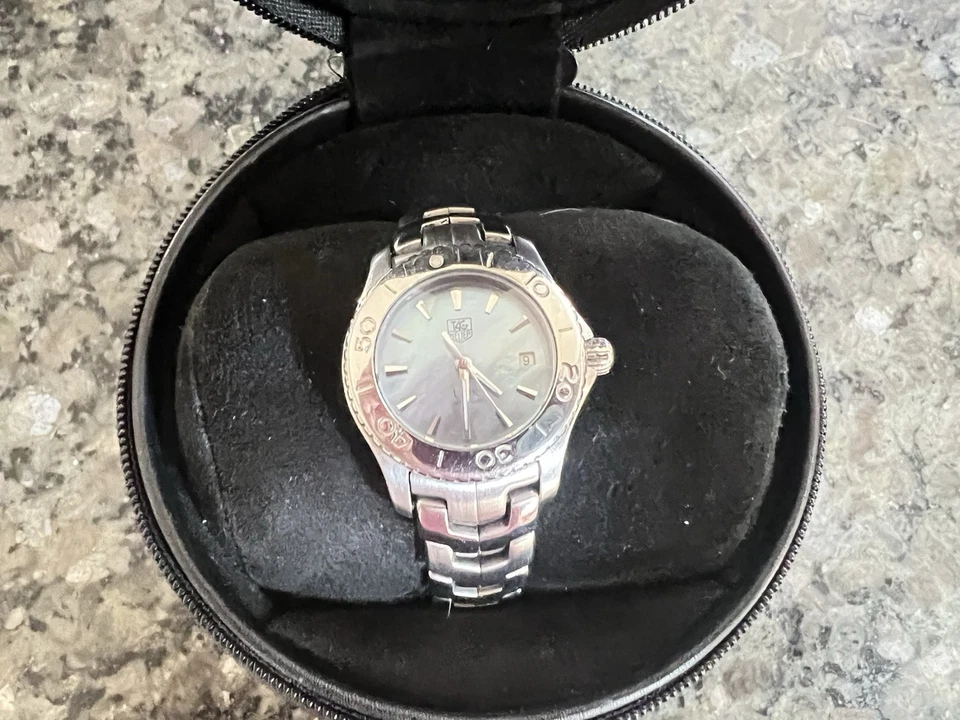 Reloj Tag Heuer Link Cuarzo 27mm Para Mujer Esfera Azul Hecho en Suiza Redondo WJ1316-0 Foto 4 de 4