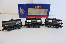 OO Gauge Bachmann 33-675, 37-675A, 37-675B Mobil 14T Tank Wagons only 1 Boxed