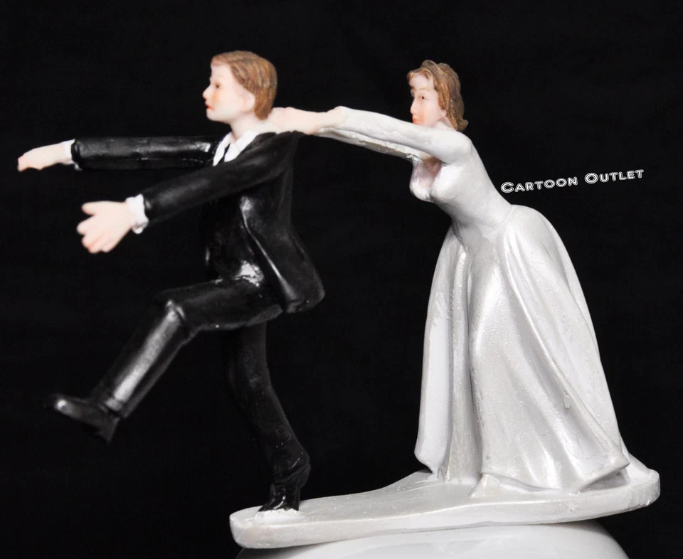 FIGURA ADORNO PASTEL BODA NOVIA Y NOVIO HUMOR PAREJA DIVERTIDA PERSIGUIENDO NOVIO Foto 3 de 4
