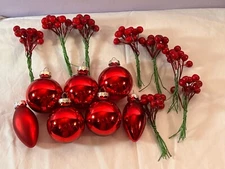 Christmas ornaments set of 7 glass red ornaments & 8 sprigs of berries EX9598