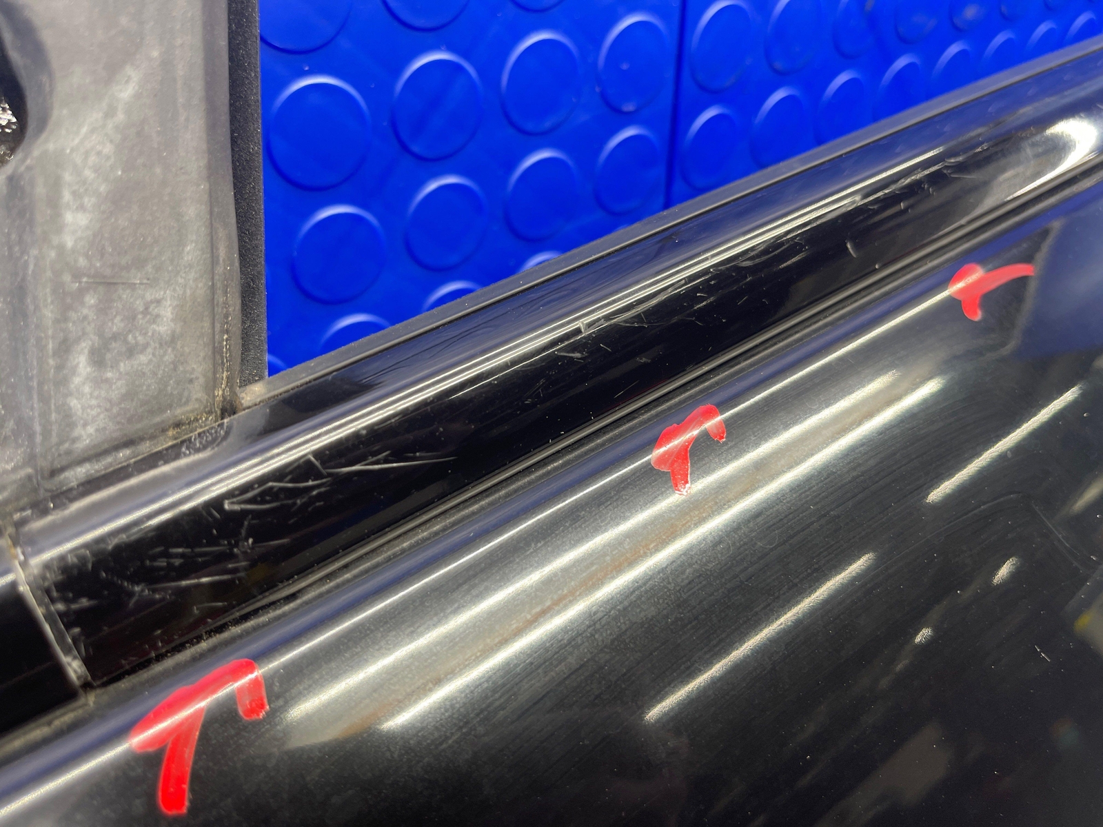 2017-2022 MASERATI LEVANTE OEM FRONT LEFT DOOR **NO GLASS** NERO (820)